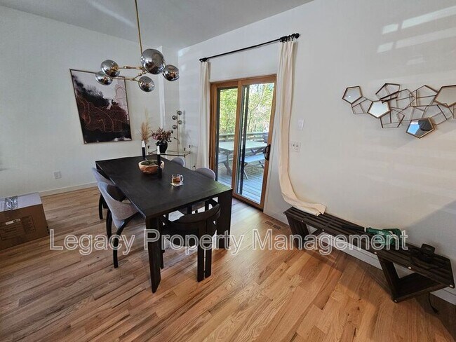 Photo - 1211 Gilbert St House