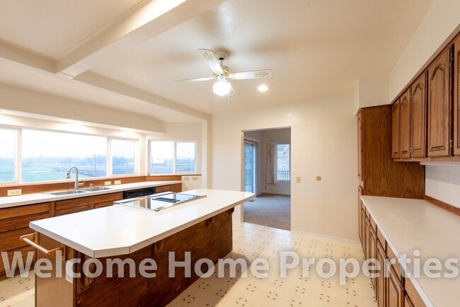 Building Photo - Beautiful Country Home on 1 Acre