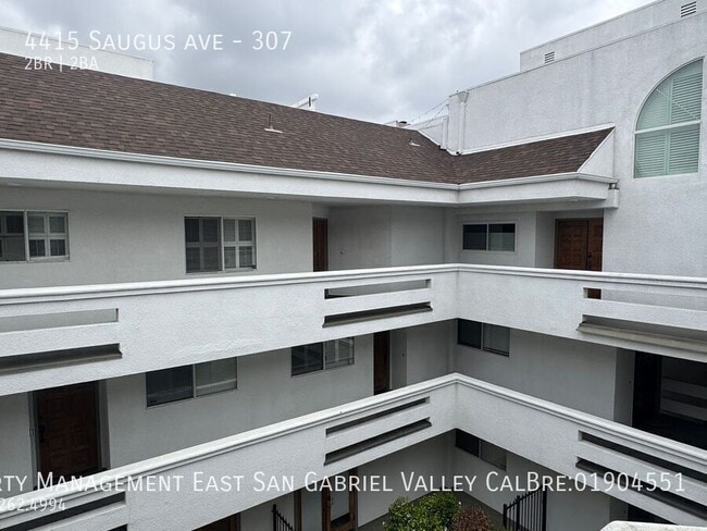 Photo - 4415 Saugus Ave