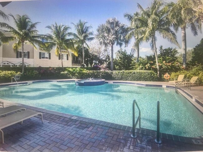 Photo - 552 NW 39th Cir