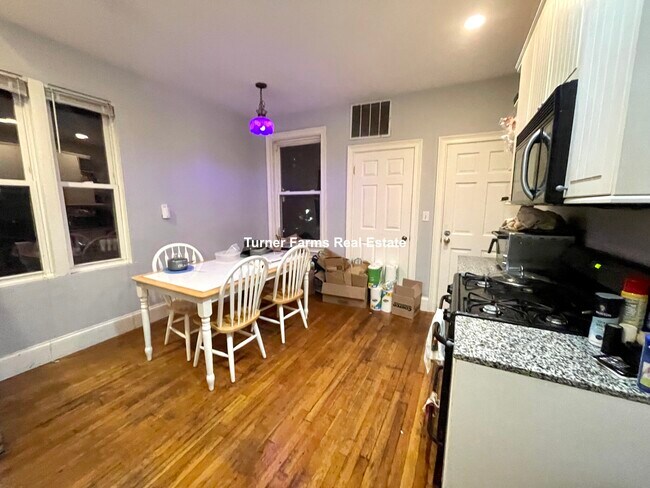 Photo - 731 Parker St