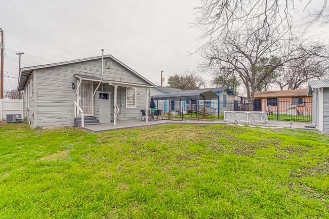 Photo - 122 Finch Pl