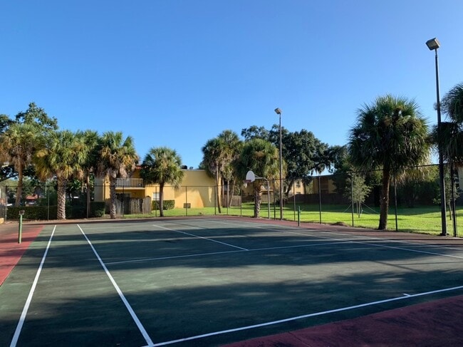 Photo - 1bed/1bath move-in ready condo $1140/month available December 2025 Unit 205