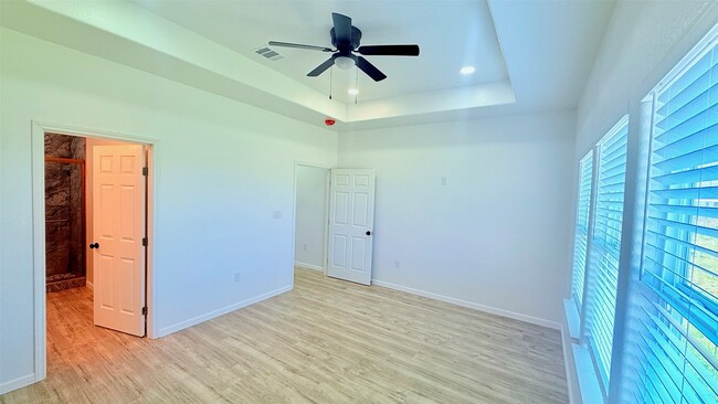 Photo - 7018-5914 02