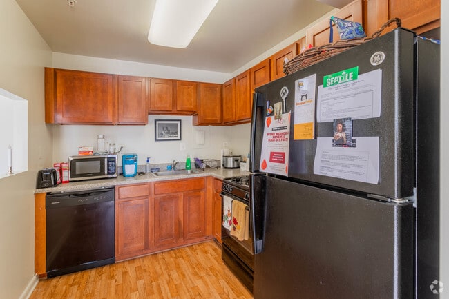 2 habitaciones, 1 baño - 960 pies cuadrados más - Arbor College Park