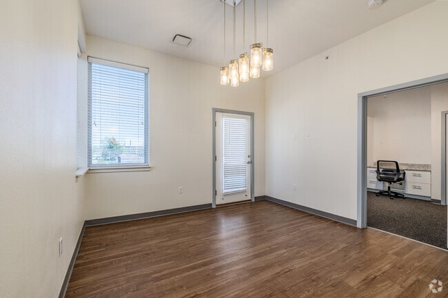 1BR, 1.5BA - 660SF - Living Room