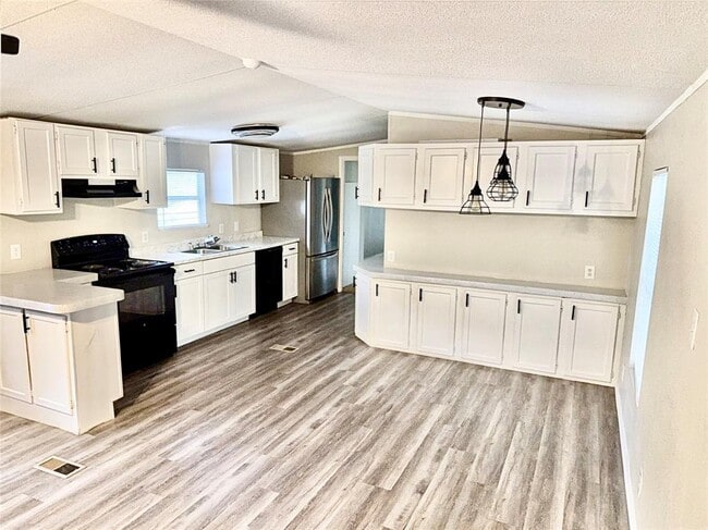 Building Photo - 750 Oak Meadows
