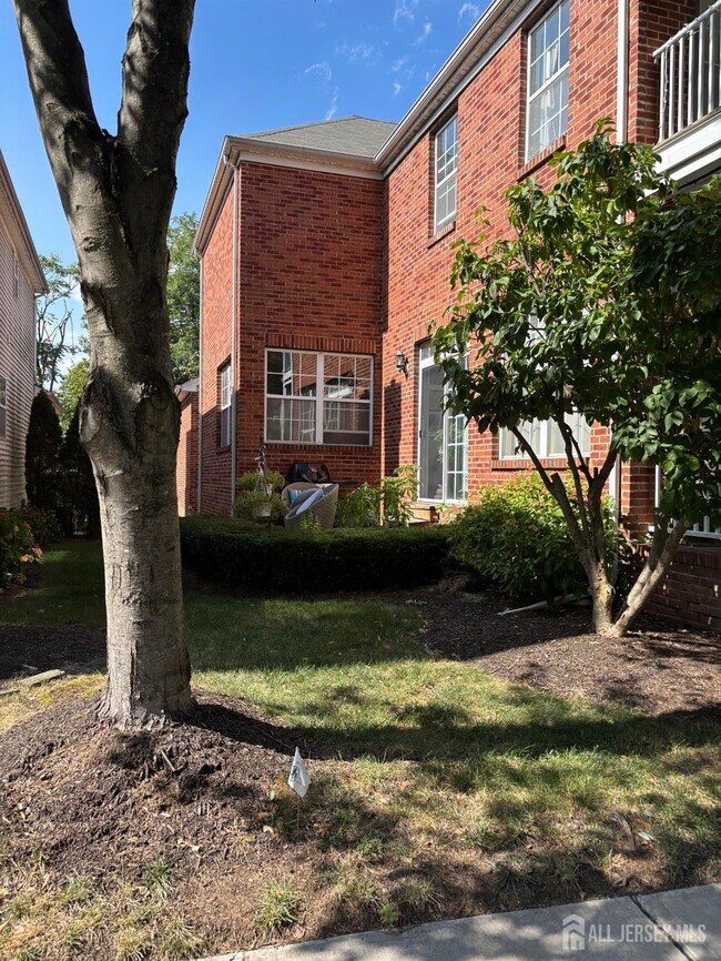 Photo - 33 Central Square Park