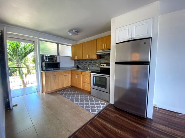 Photo - Emerson Court, Punchbowl Makiki 2 bedroom 1 ba 1 parking pet negotiable 20 lbs less