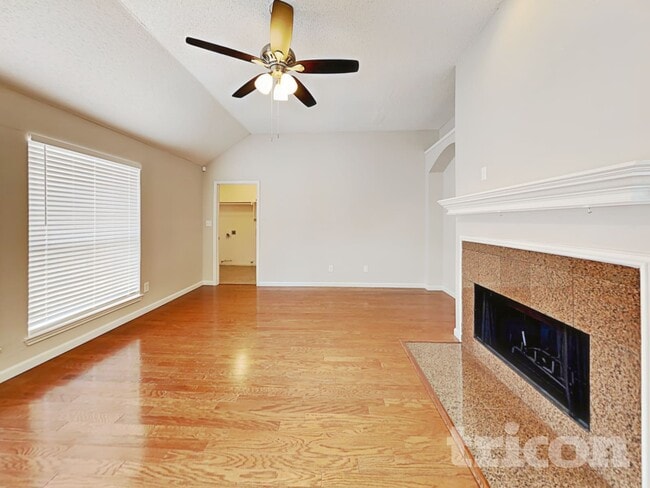 Photo - 1041 Essex Dr