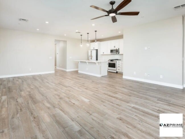 Building Photo - Comfortable home for you