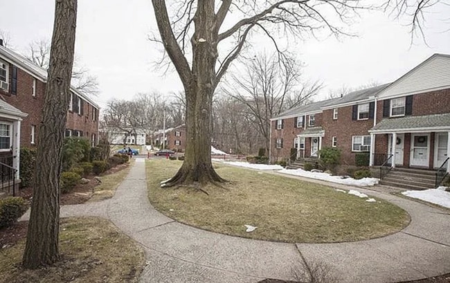 Photo - 190 Knickerbocker Rd Unit 10