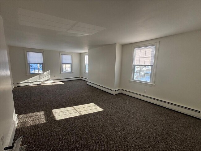 Photo - 1595 Main St Unidad 2