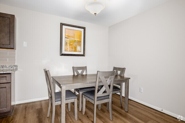 2BR 2BA, 1040SF, Furnished - Dining Room - Cambridge Apartments of Florence