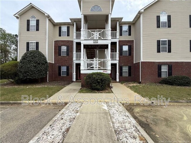 Building Photo - 392 Bubble Creek Ct Unit #6