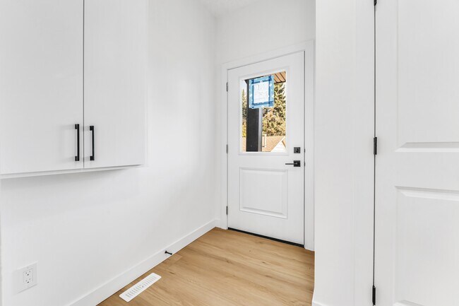 Photo - 10631-148 148 St NW Unit 1