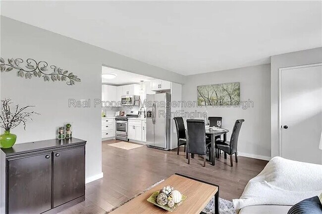 Photo - 1307 Universal Rd