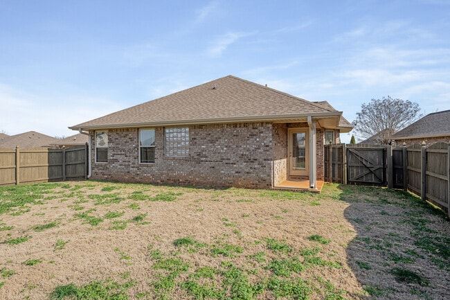 Photo - 808 Willow Shoals Dr SW