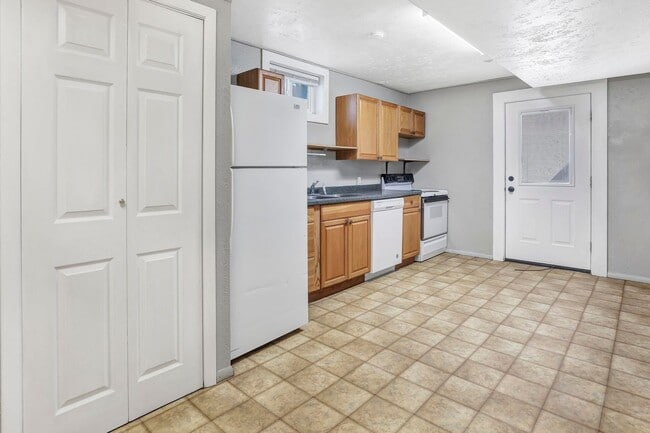 Photo - 187 Monroe St Unit B