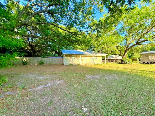 Building Photo - 17048 Harry Jones Rd