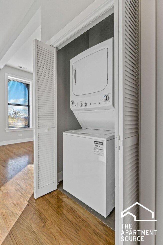 Photo - 2239.5 N Bissell St Unit 1E