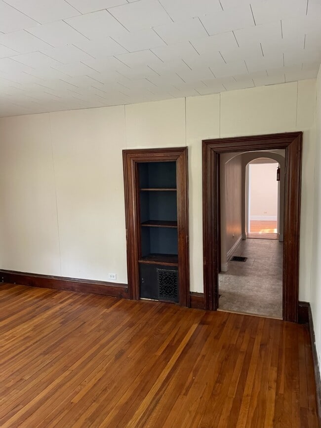 Livingroom - 23 Pleasant St Unit 3