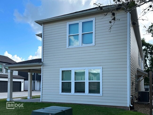 Photo - 318 Huisache St