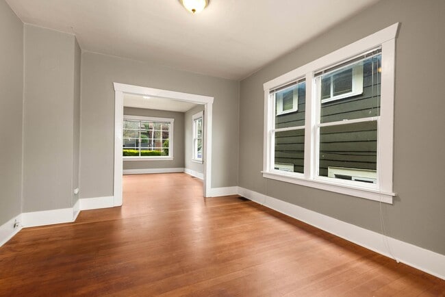 Photo - 2106 Dexter Ave N