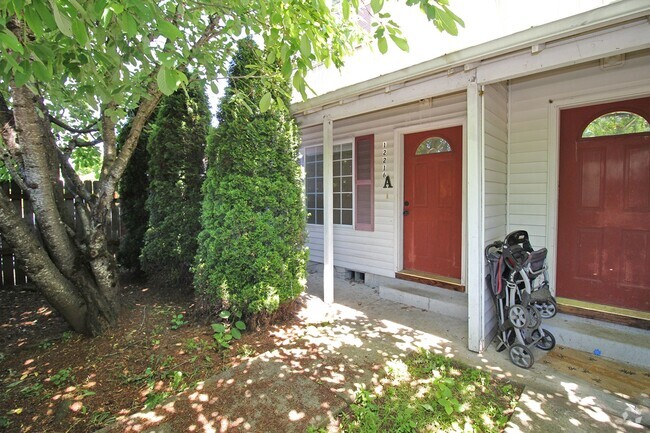 Building Photo - 12216-12216 SE Salmon St Rental