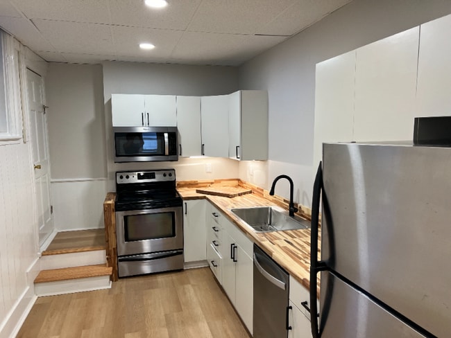 Photo - 125 N George St Unit 2