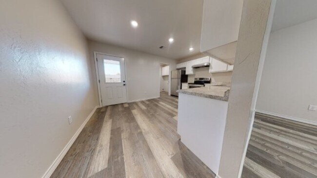 Photo - 415 James St