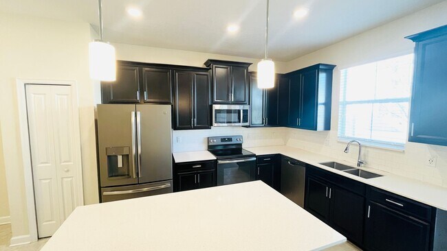 Photo - 4 bed 3.5 bath Townhouse In Storey Lake