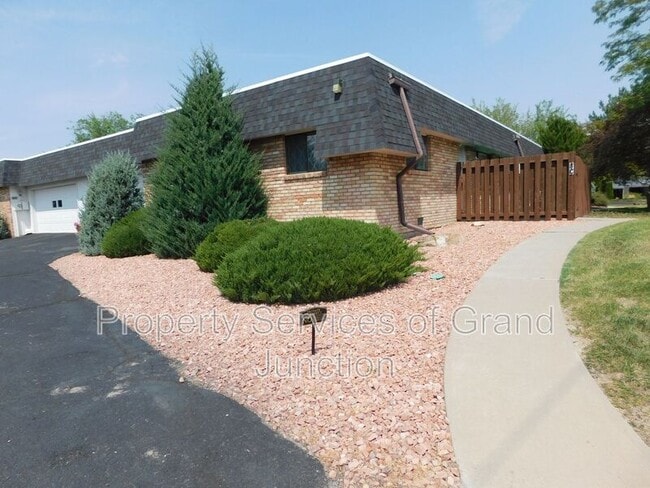 Building Photo - 2700 G Rd Unit 8C