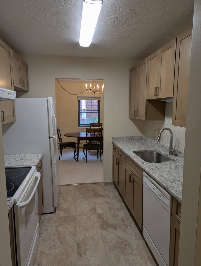 Building Photo - 16 Winter St Unit 18C Rental