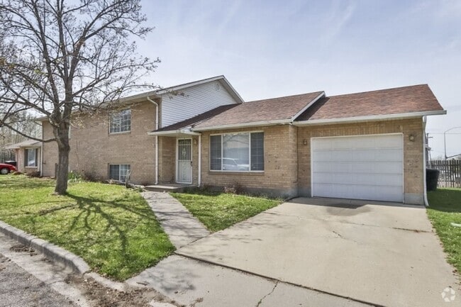 Building Photo - 3 Bedroom / 2 Bath Home in Bountiful!