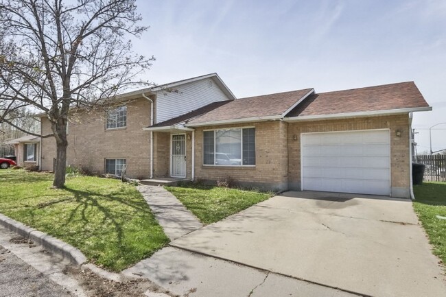 3 Bedroom / 2 Bath Home in Bountiful! - 3 Bedroom / 2 Bath Home in Bountiful!