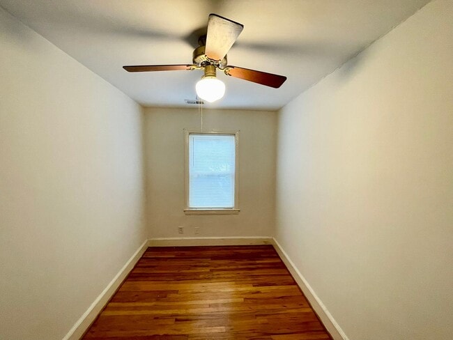 Photo - gray406 Unit 406