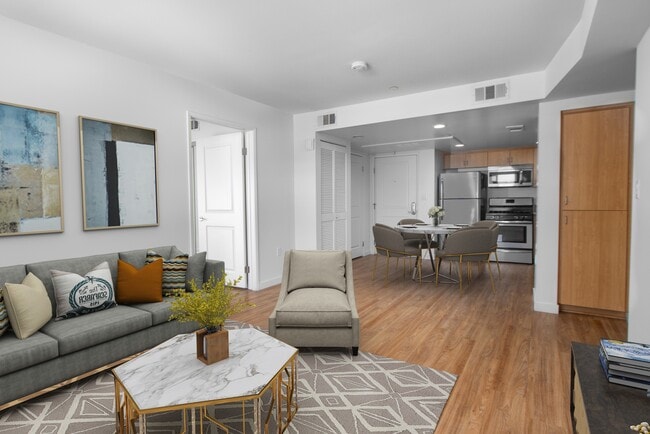 Building Photo - 13429 Vanowen St Unit 404