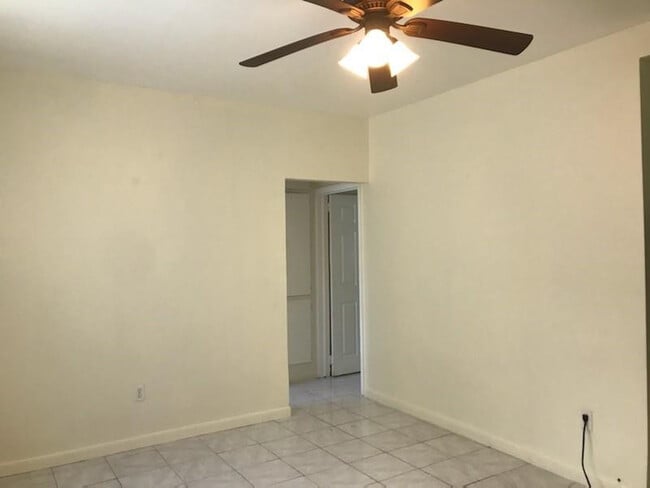 Photo - 2230 Monroe St Unidad 1