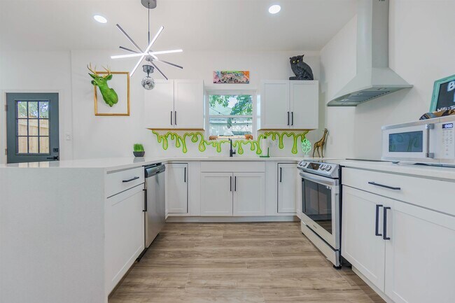 Photo - 850 Roland St