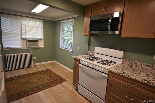 Photo - 70 N Woodhull Rd