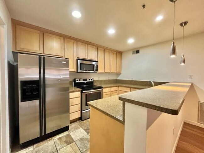 Building Photo - Ground Floor 2 Bed 2 Ba Condo in Northern Phoenix Unit 106