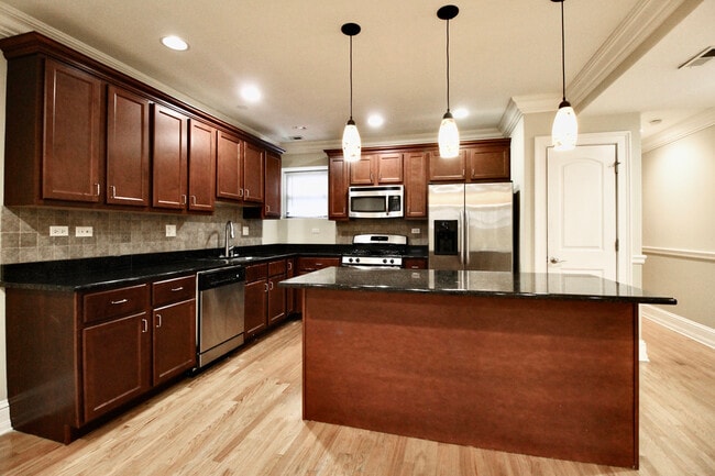 Photo - 5528 S Indiana Ave