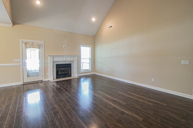 Photo - 809 Carousel Ct
