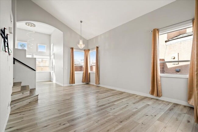 Photo - Contemporary 3 Bedroom With Luxurious Finishes