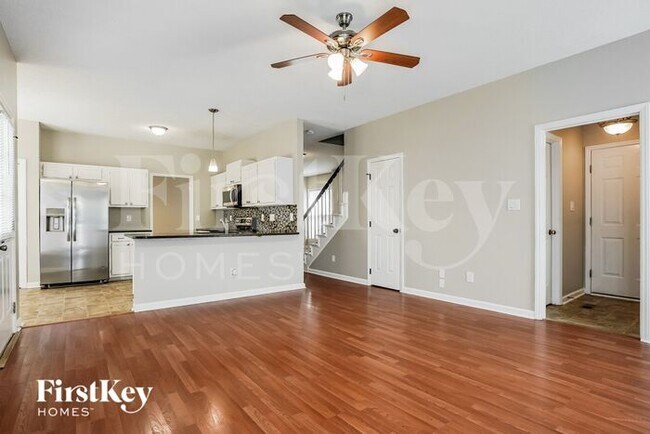 Photo - 1008 Silverbell Ln