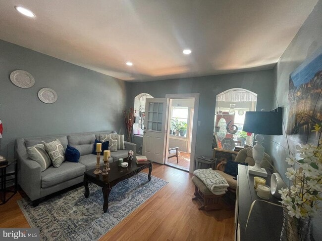 Photo - 925 E Tioga St
