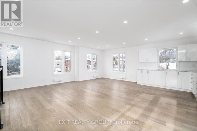 Photo - 211 Dundas St W Unité 1