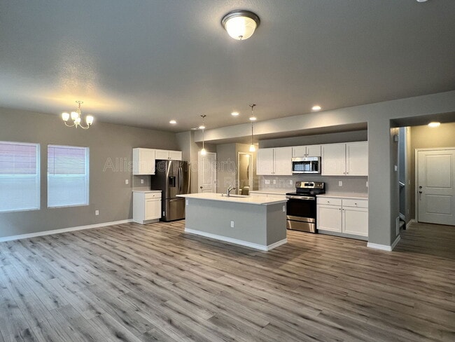 Photo - 7839 Lathrop Vw