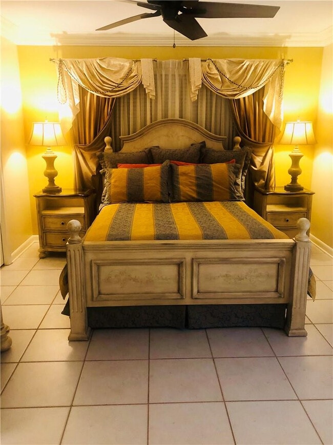 Photo - 137 Farnham F Unit 137